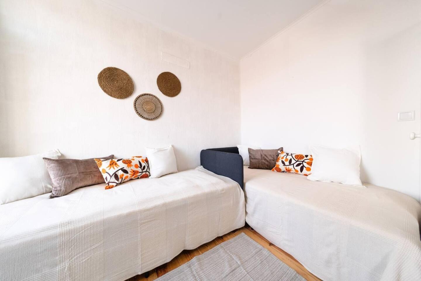 Spacious 5 Bedroom - River Views * Lisbon