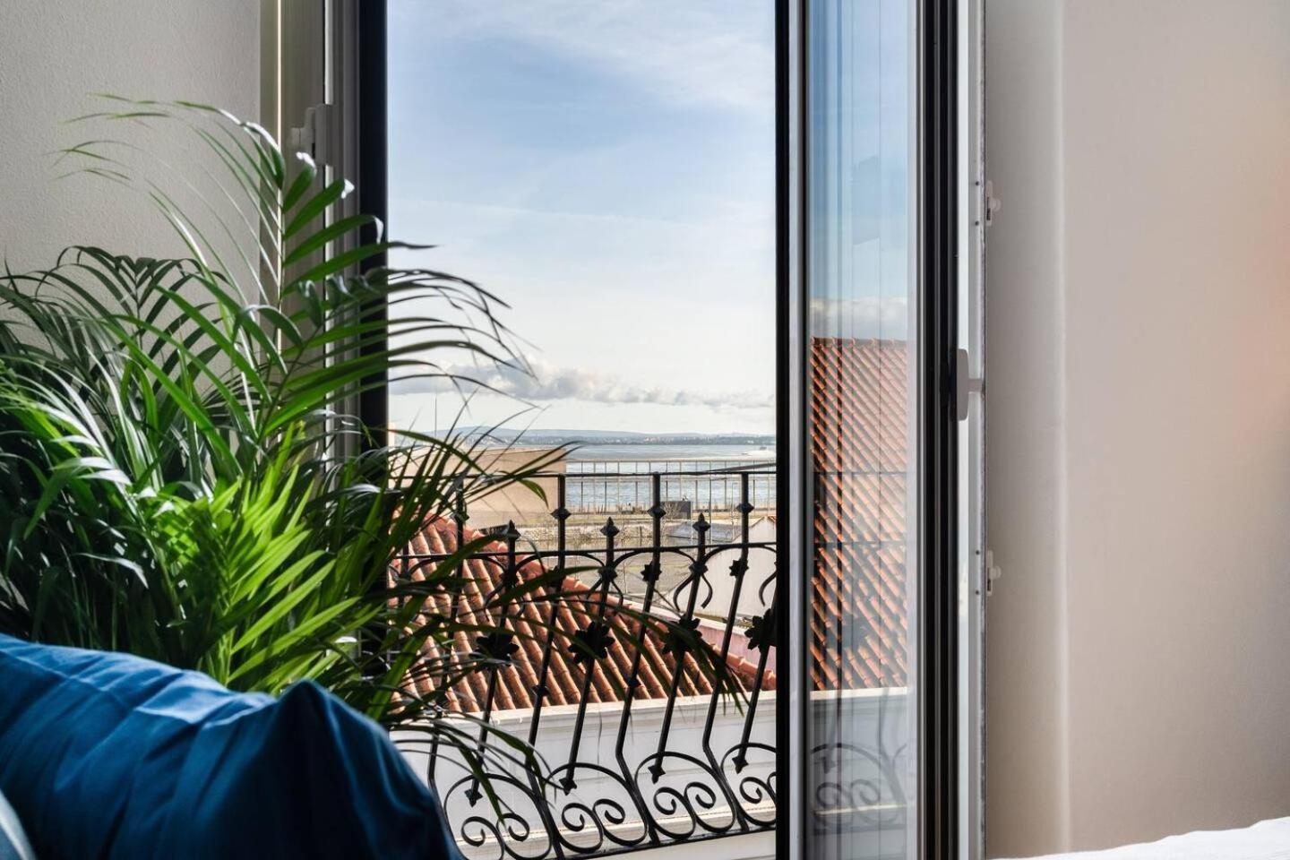 Apartment Spacious 5 Bedroom - River Views Lisbon
