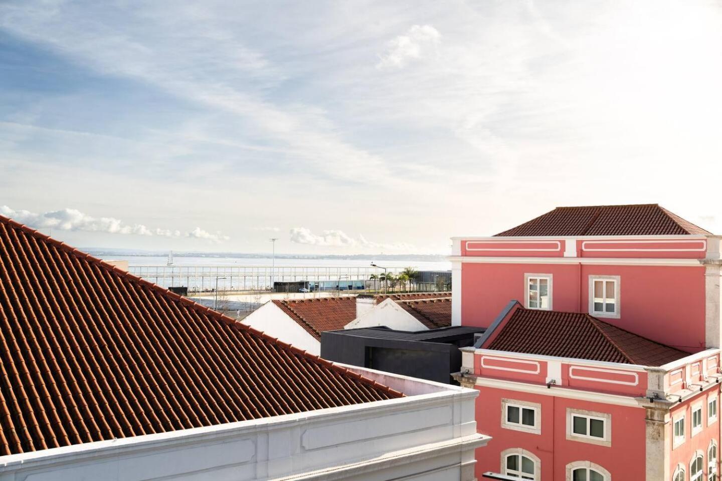 Spacious 5 Bedroom - River Views * Lisbon