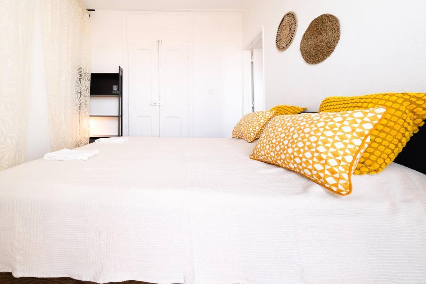Spacious 5 Bedroom - River Views Apartment Lisbon